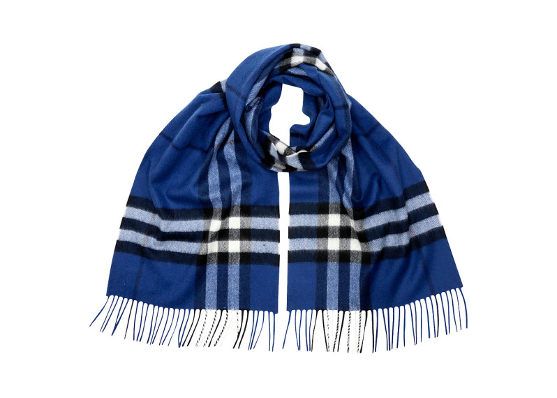 Burberry Classic Cashmere Scarf in Check